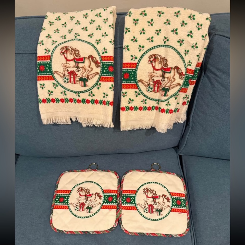 Vintage B&D Festive Holiday Towel and Pot Holder Set